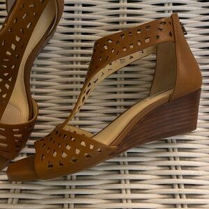 New in Box ALEX MARIE Leather wedge Sandals 6.5